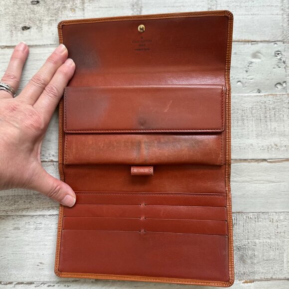 AUTHENTIC LOUIS VUITTON BROWN EPI LONG WALLET - Picture 4 of 4
